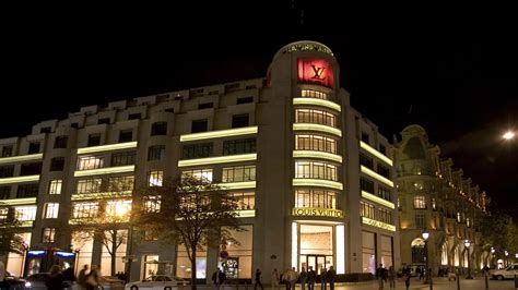 champs elysees restaurants near louis vuitton